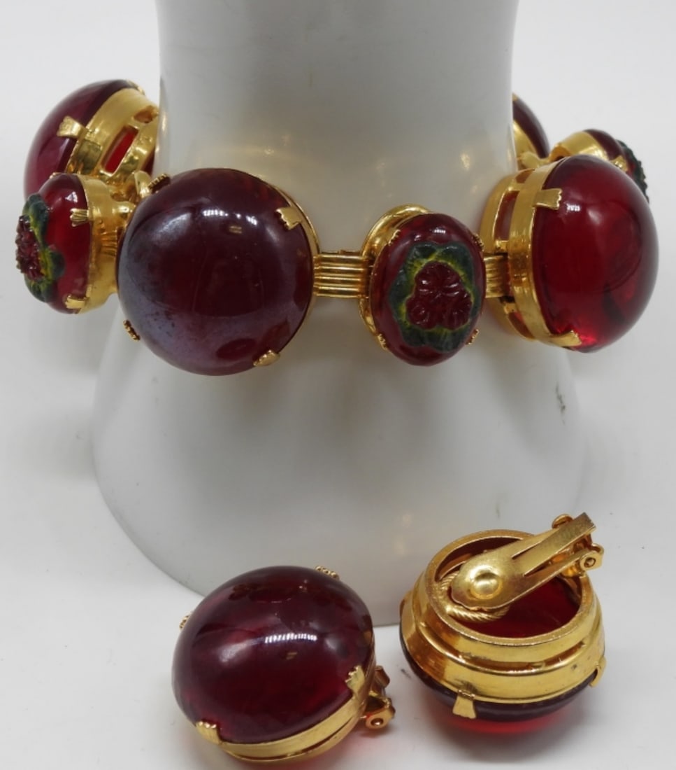 Bracelet & Clip-On Earring set: Very pretty set! Bid with us today!
