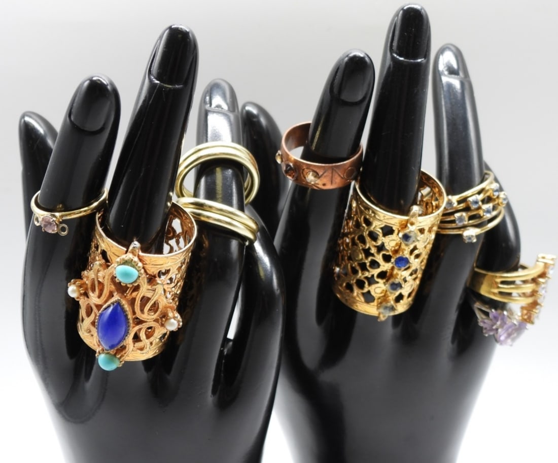 (8) Fashion Rings: Sizes range 5-9
