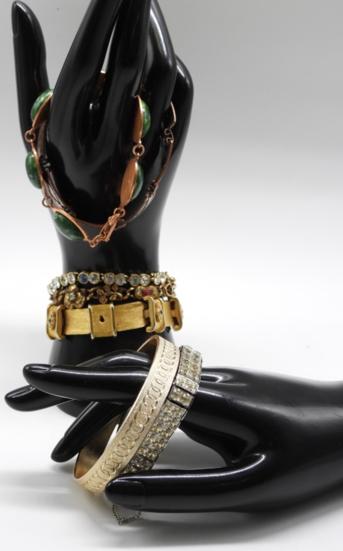 (7) Various Style Bracelets: Beautiful bracelets