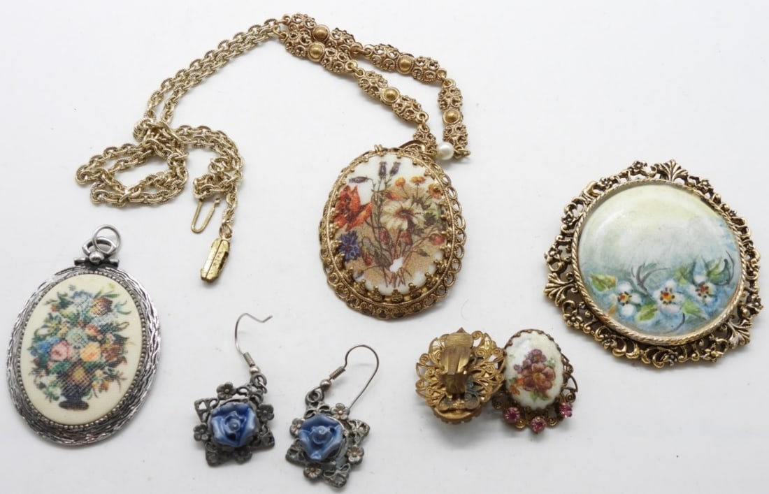 (3) Vintage Mixed Lot (2) Pair Of Earrings: Beautiful vintage pieces, necklaces, brooches and earrings