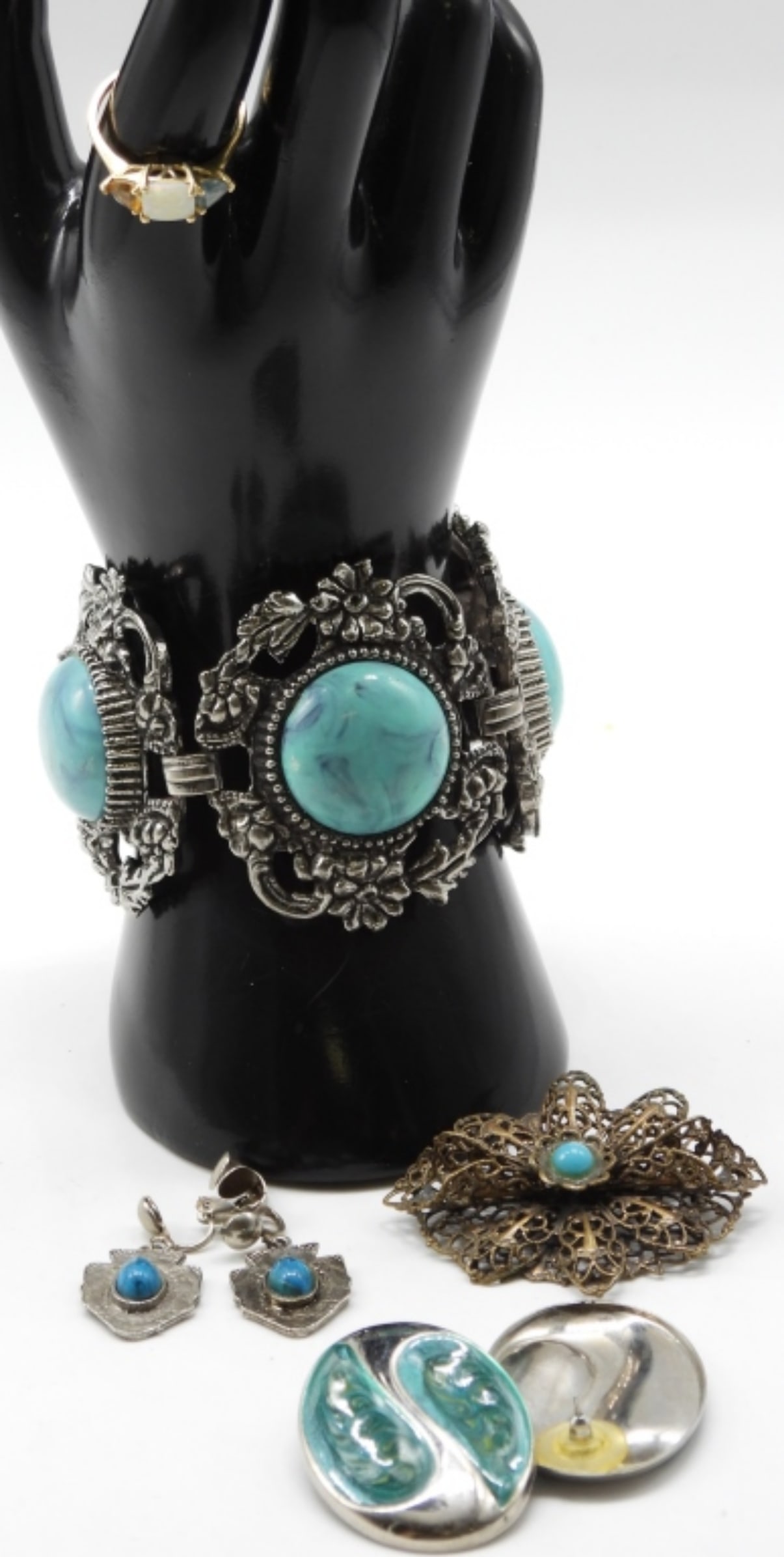 Mixed Lot Of Teal Jewelry: Various pieces, bracelet, earrings, ring & brooch