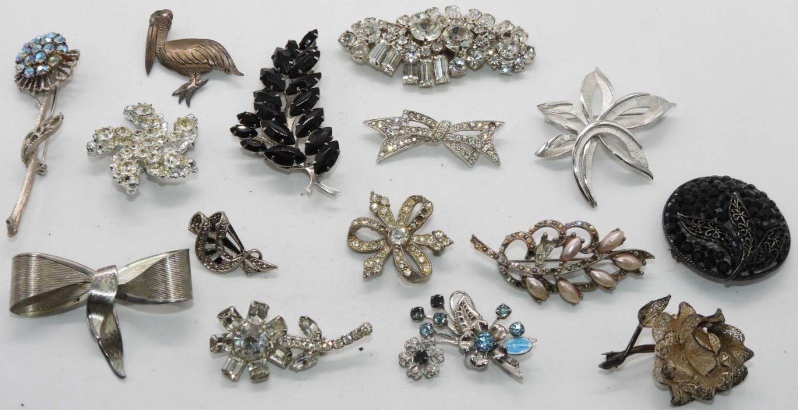 (15) Silver-Tone Brooches: Beautiful brooches, lots of variety