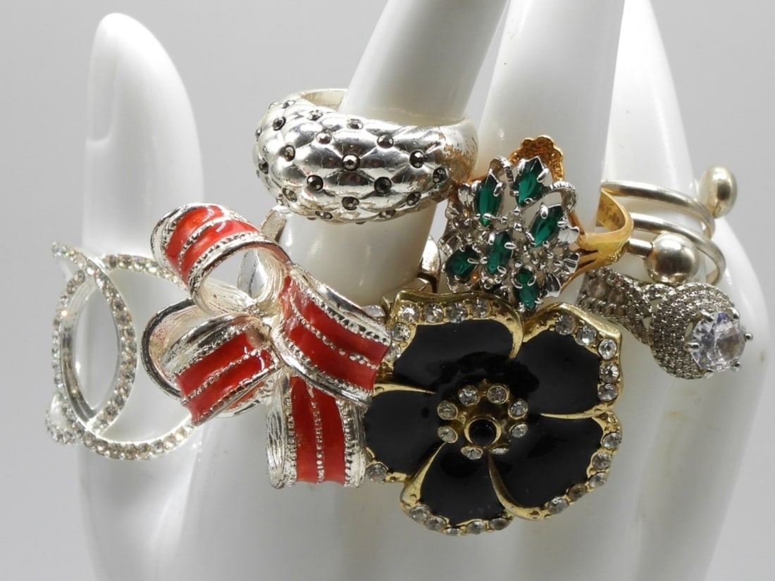 (7) Large Rings: Gold & Silver Tone Sizes 7-9