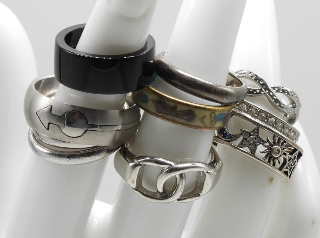 (10) Band Rings: Silver Tone 1 Black 1 Gold Tone Sizes 6-11