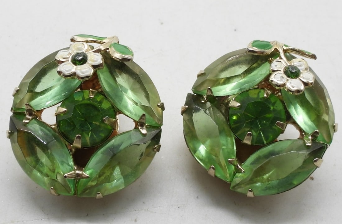 (1) Pair Of Uranium Glass Clip-On Earrings (1 of 3)