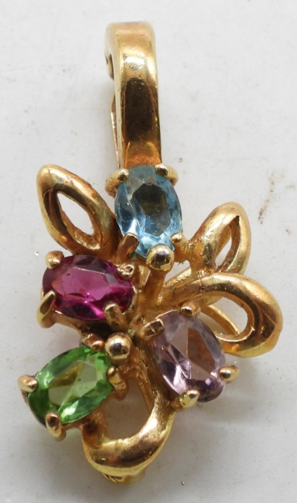 Uranium Stone Pendant: Get all of your vintage needs at vintageauctionsonline.com