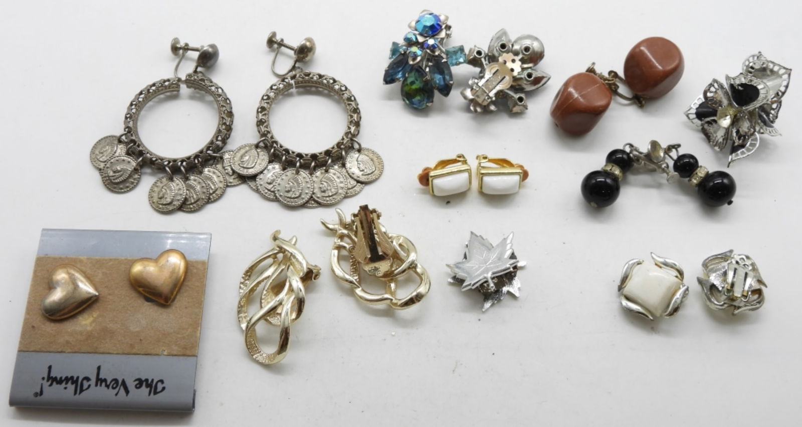 (10) Pair On Screw-On & Clip-On Earrings: Shop vintageauctionsonline.com