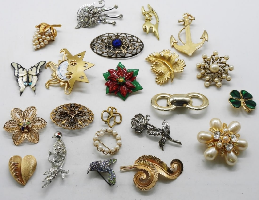(22) Gold & Silver-Tone Brooches: Various brooches, lots of fun pieces