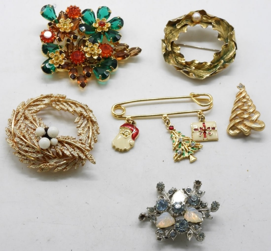 (6) Christmas Brooches: Various pieces for Christmas
