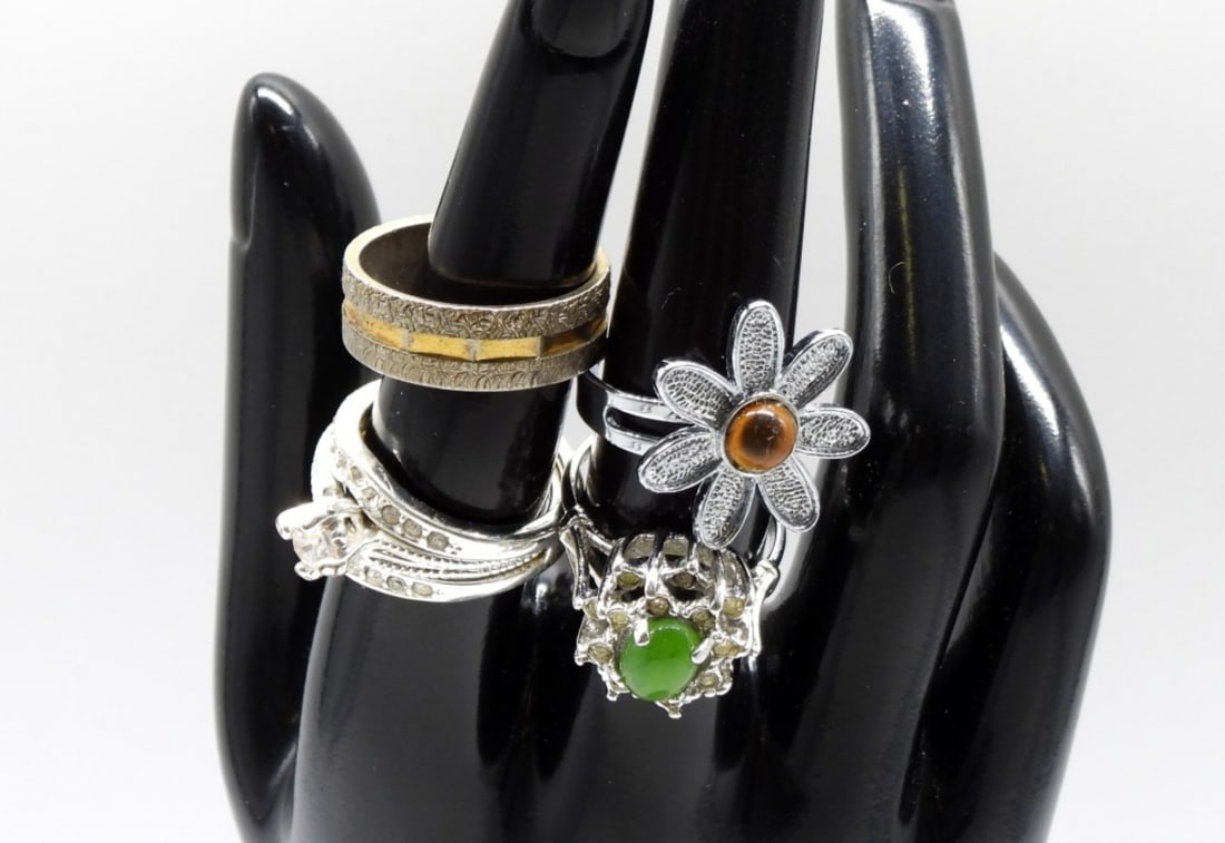 (4) Fashion Rings: Sizes range from 5-8