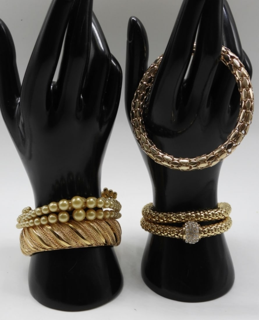 (5) Chunky Fun Bracelets: Beautiful pieces to dress up your look