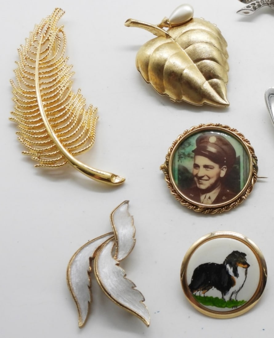 (11) Various Brooches - 2