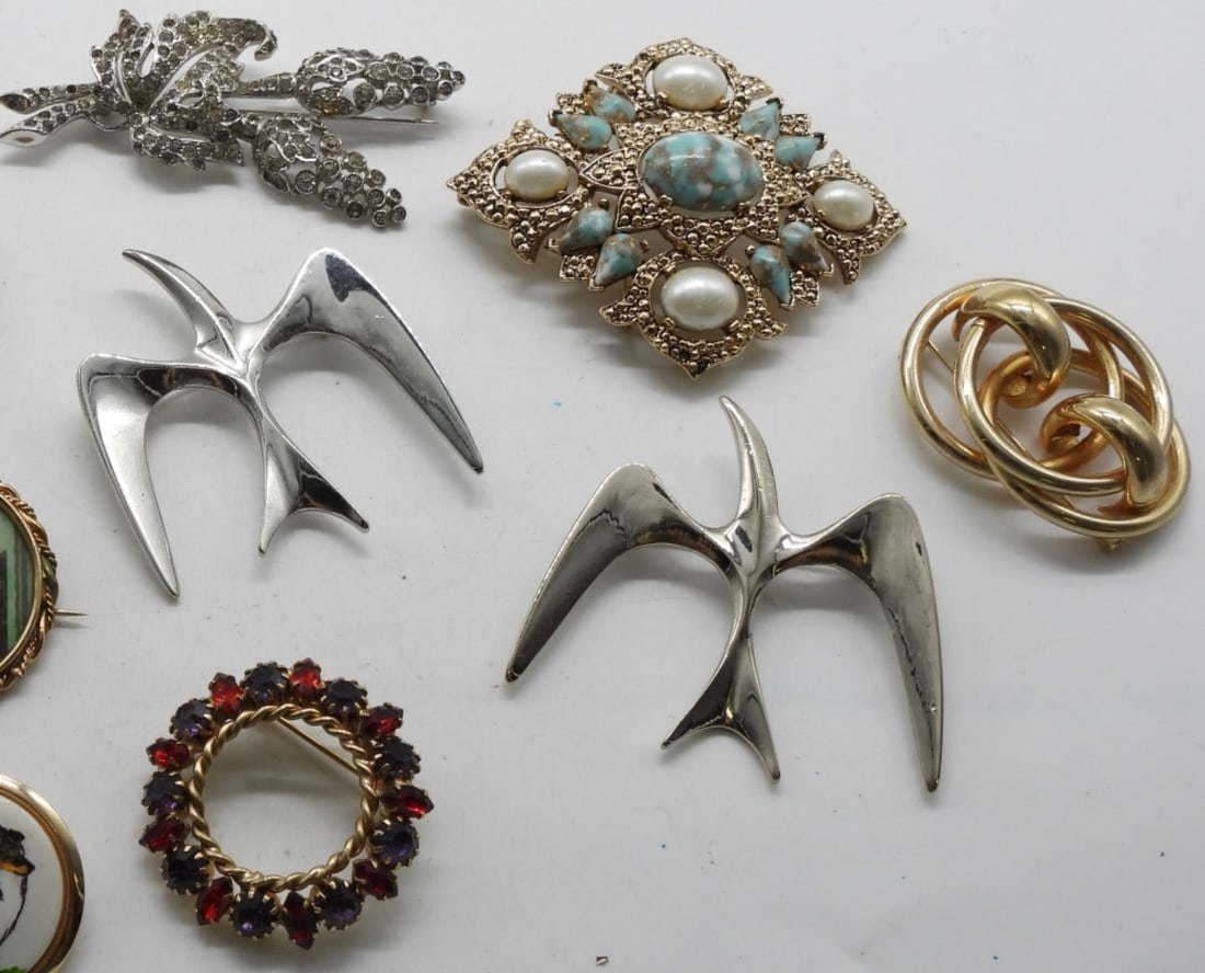 (11) Various Brooches - 3