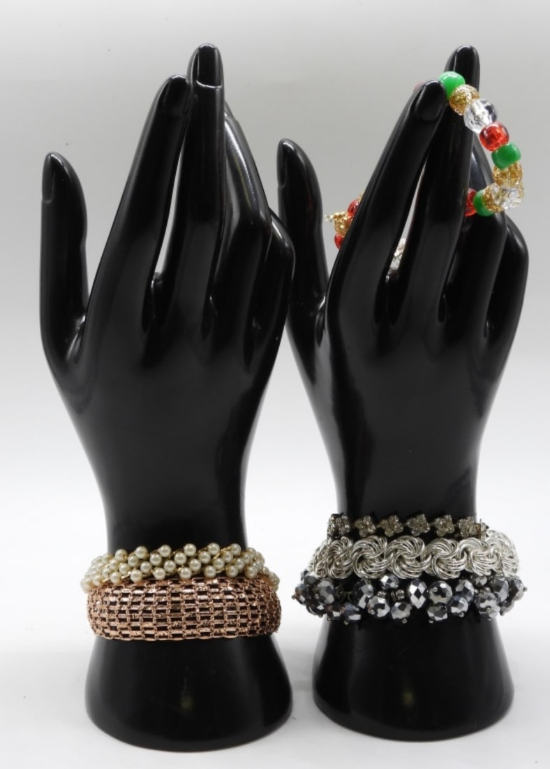 (6) Beaded Bracelets: Different styles, good pieces