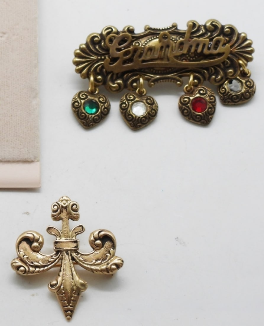 (5) Unique Brooches - 2