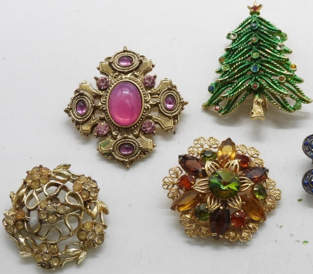(7) Unique Brooches - 2