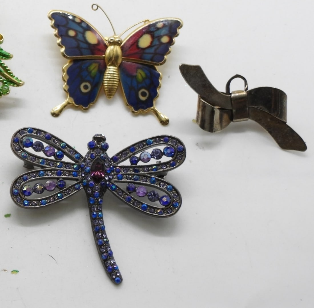 (7) Unique Brooches - 3