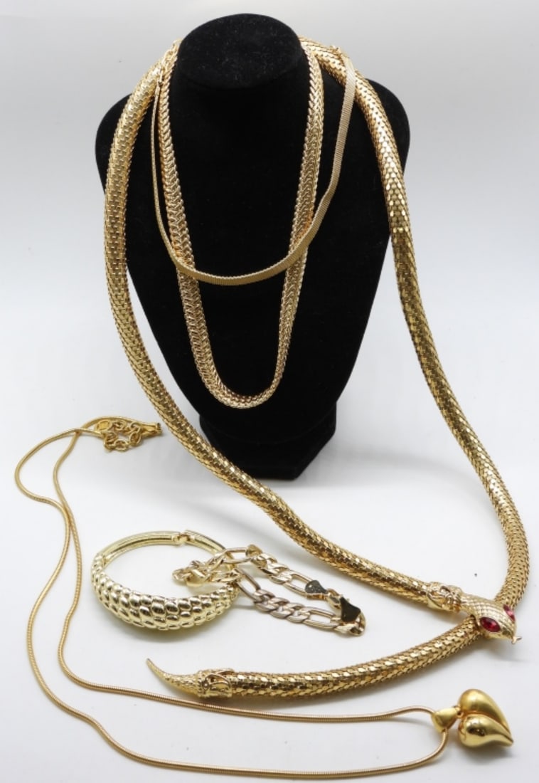 (4) Gold-Tone Necklaces & (2) Bracelets: Beautiful pieces