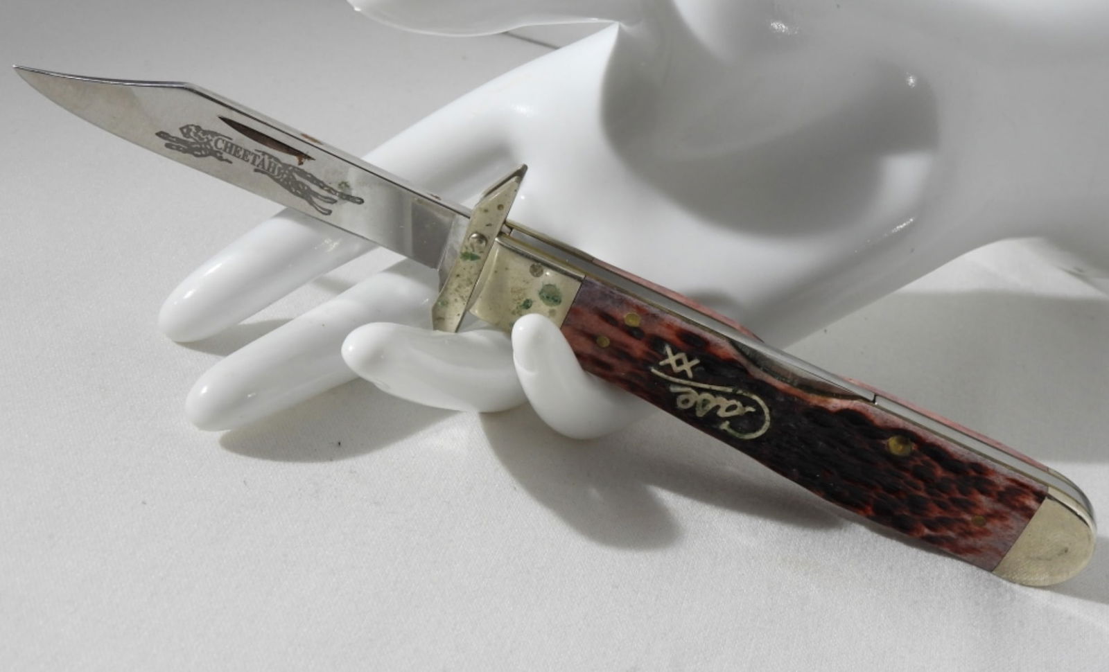 Case XX 6111 1/2L SS Cheetah Cranberry Knife (1 of 4)