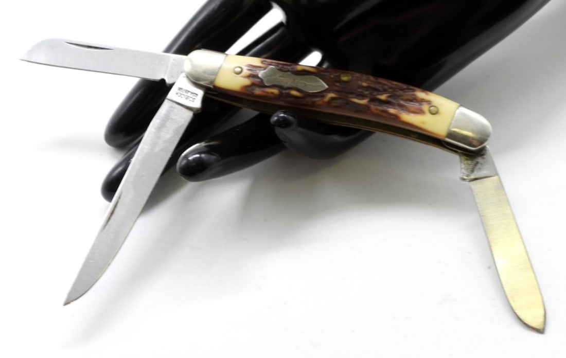 Uncle Harry Schrade Pocket Knife: 3 blade pocket knife, one of the blades has a small chip in it