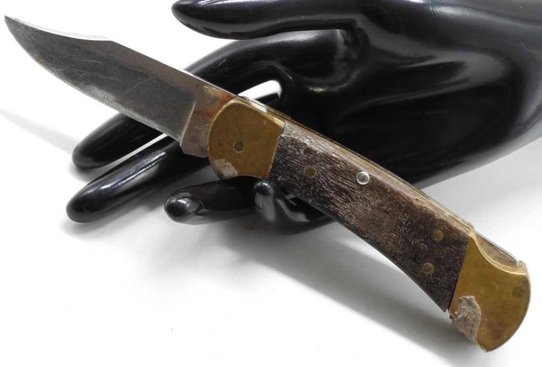 Buck 112 Lockback Pocket Knife: Blade is rusted, handle is worn. Its very used