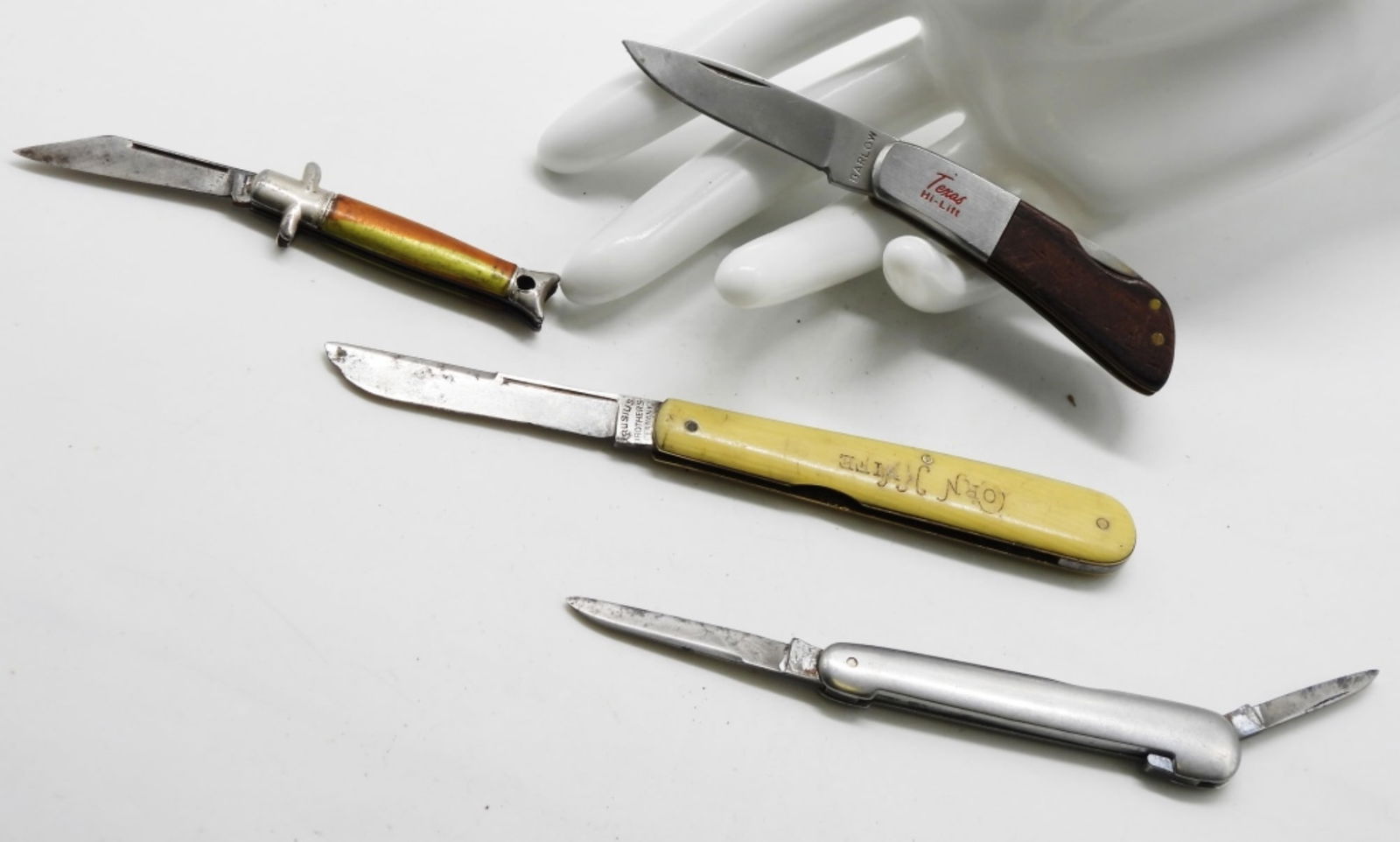 (4) Small Pocket Knifes: All in fair condition.