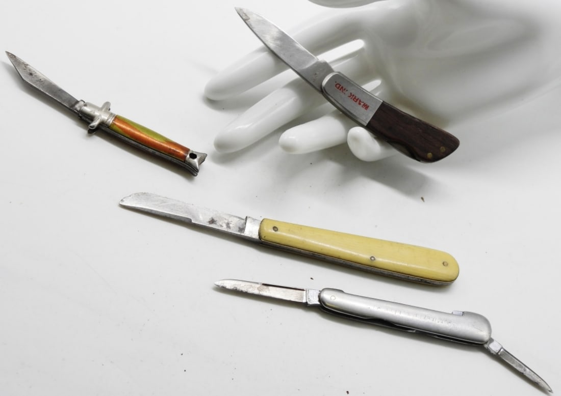 (4) Small Pocket Knifes - 2
