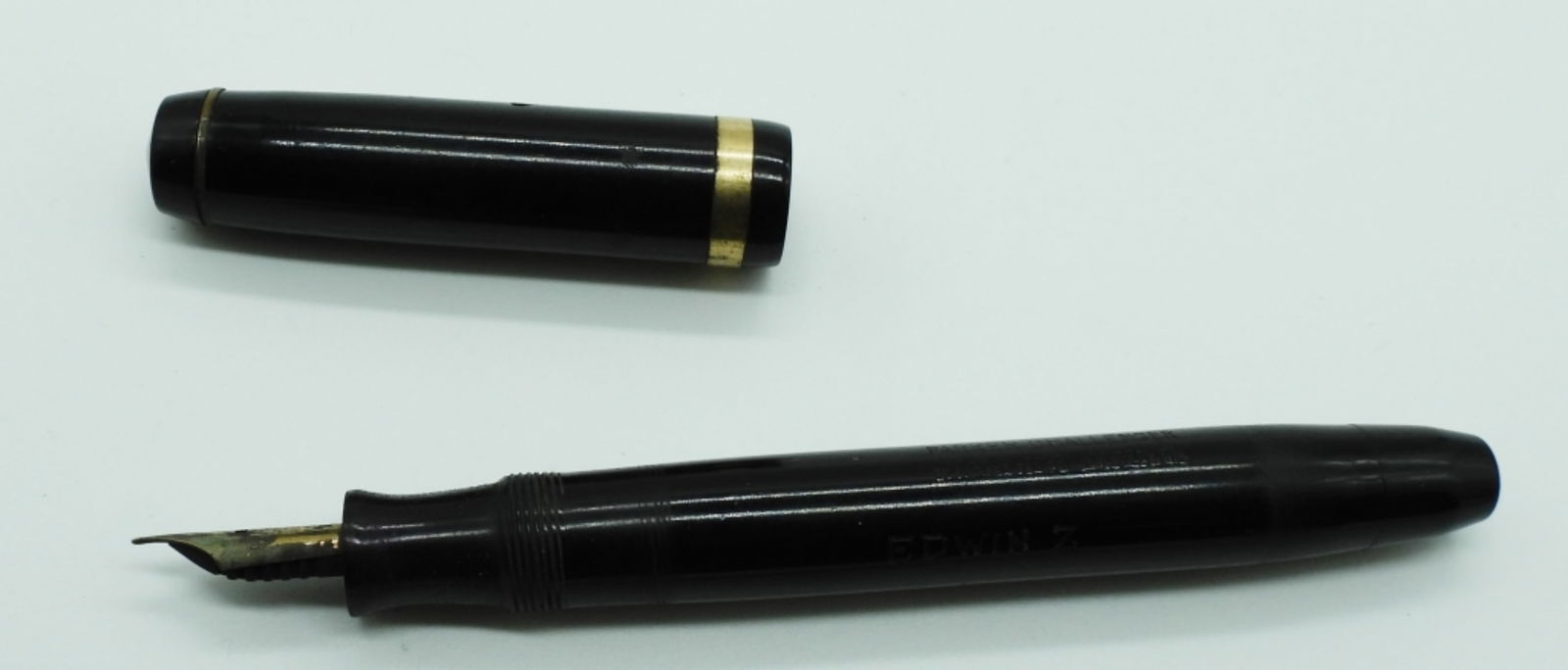 Black Fountain Pen (1 of 4)