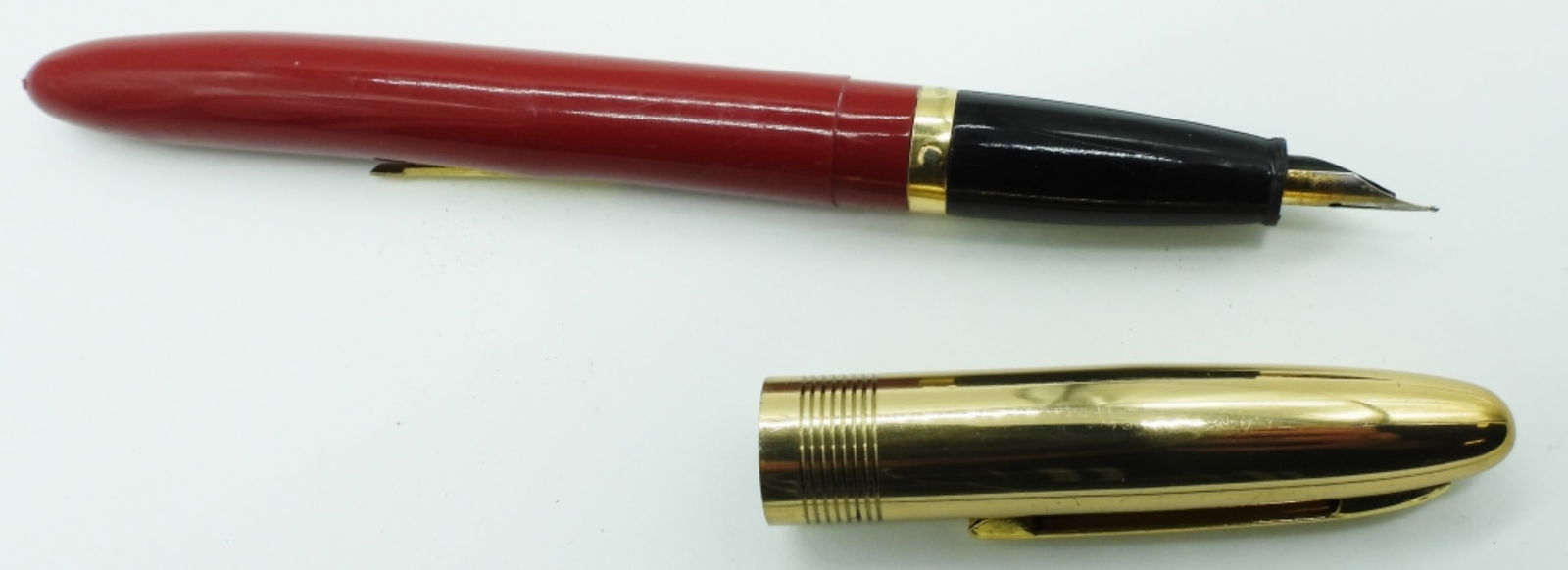 Red Weaver Fountain Pen (1 of 3)