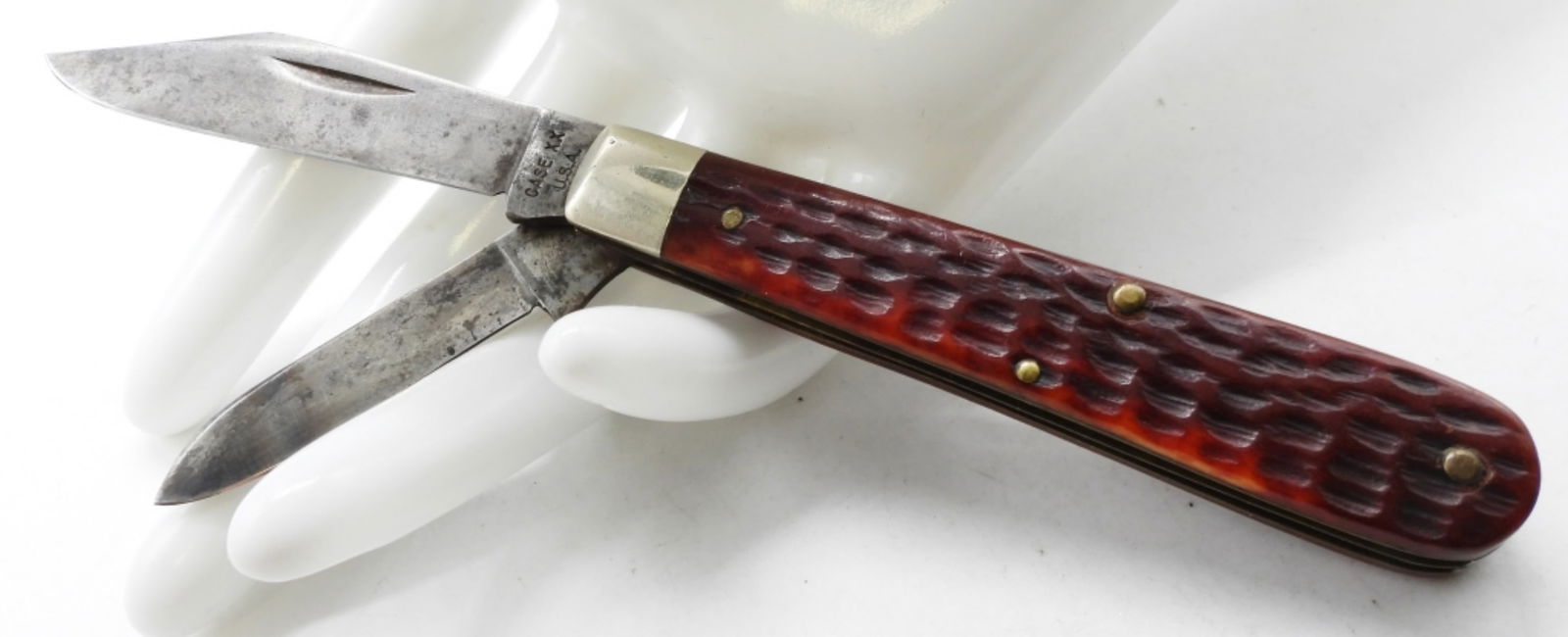 Case Red Jigged Bone Knife: Opens and closes, no issues