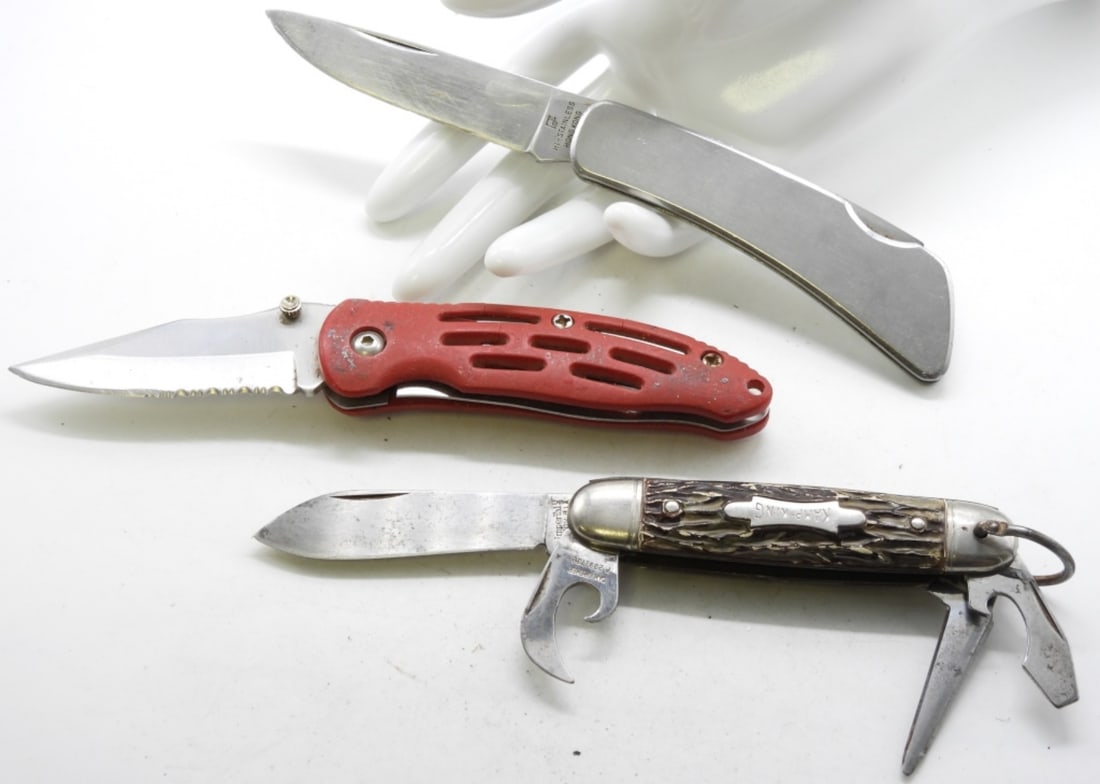 Stainless Steel, Kamp King & Folded Knife: The stainless steel is in good condition. The kamp king has 4 extensions, no rust. The folded knife is chipped by the tip of the blade.