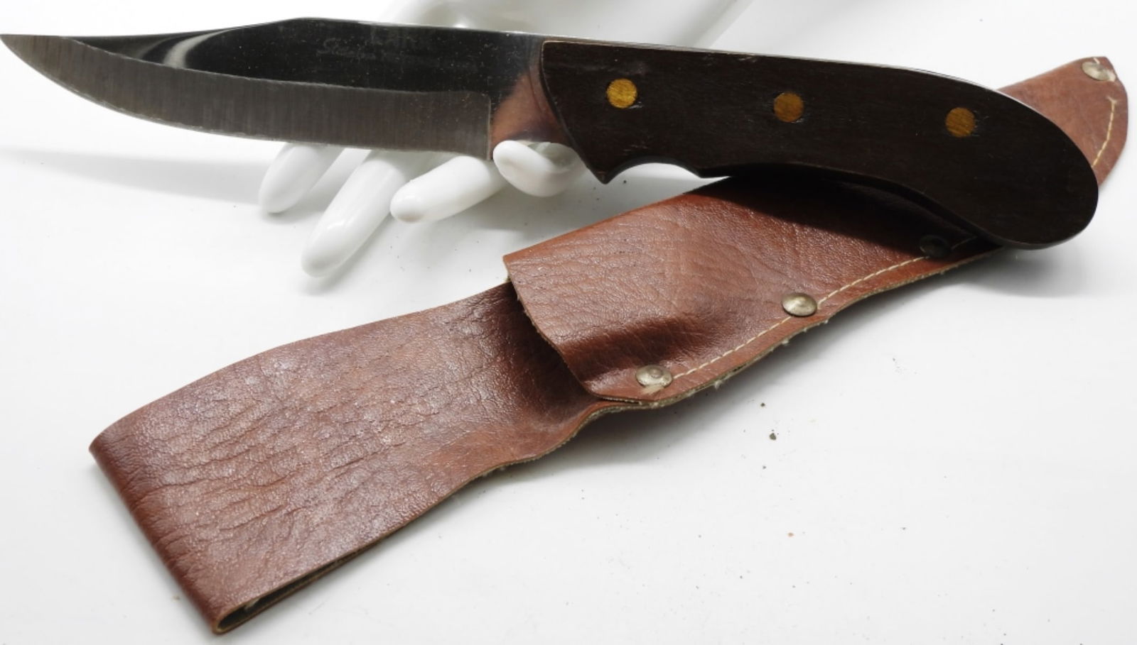 Lark Fixed Blade Knife With A Leather Sheath (1 of 3)
