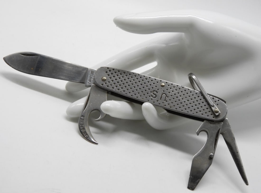 CAMILLUS US Folding 4-blade Pocket Knife: Silver-tone handle