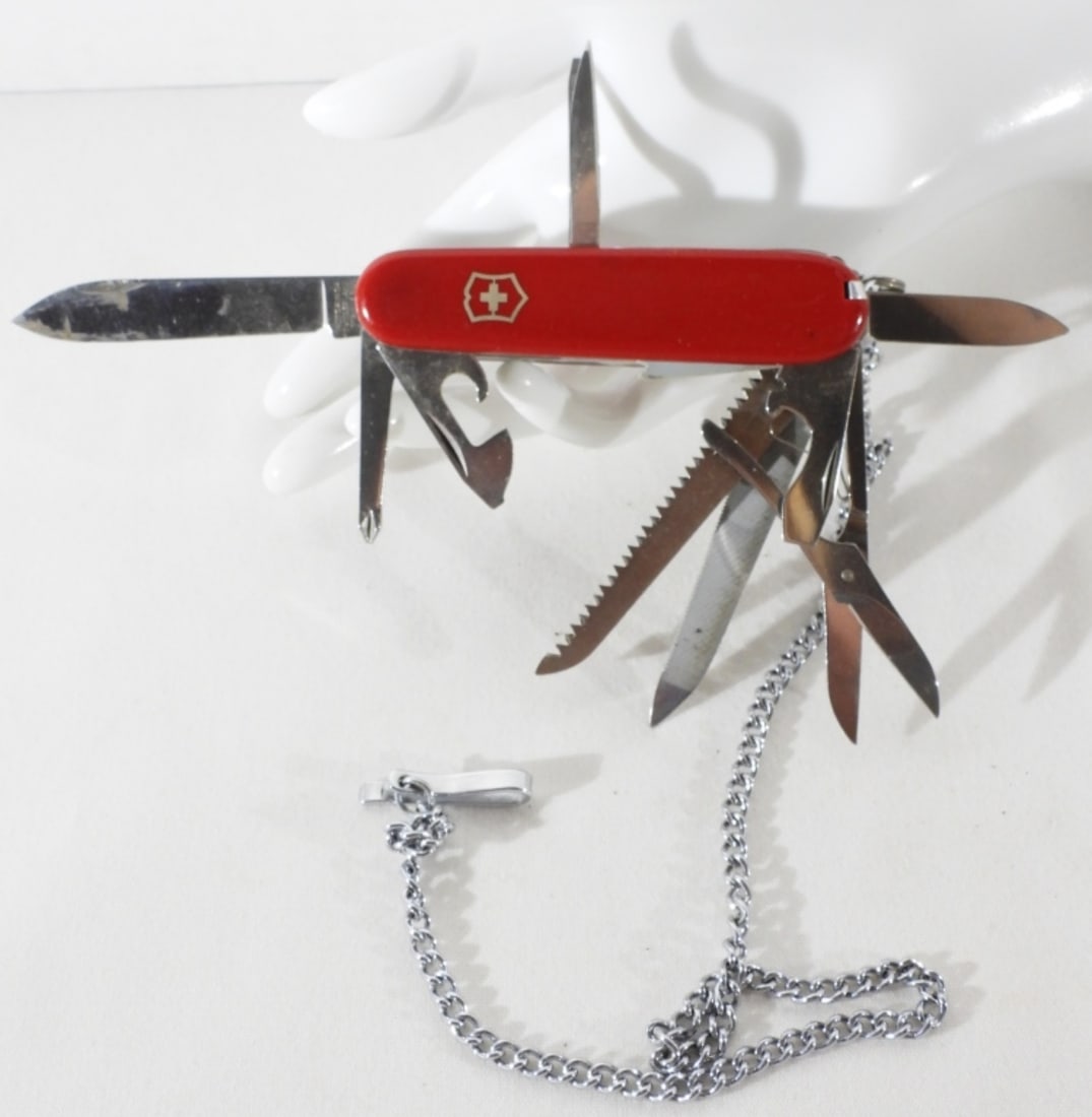 Victorinox Swiss Army Knife: Bid at live.vintageauctionsonline.com