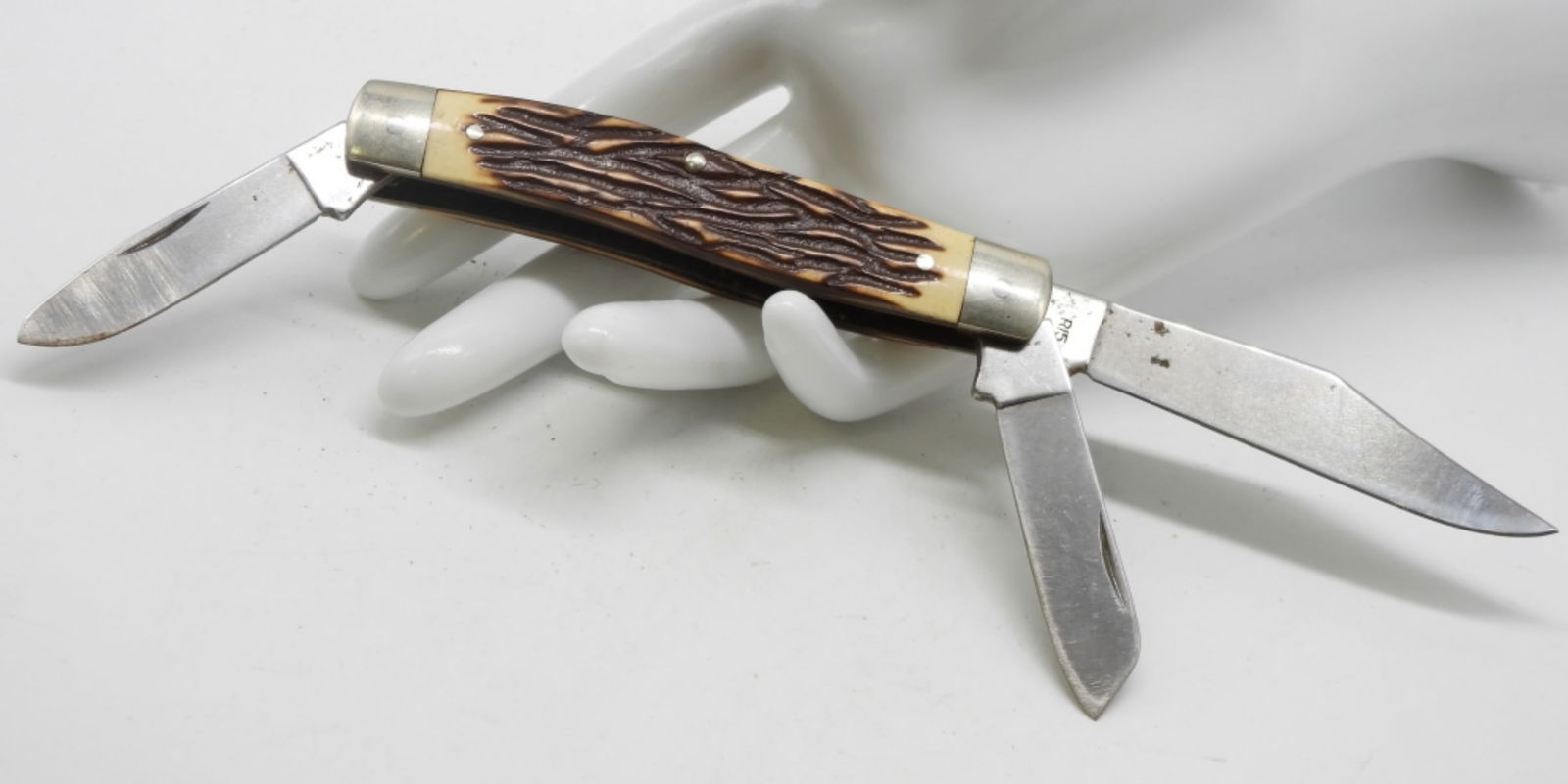 Remington R15 Three-Blade Pocket Knife (1 of 2)
