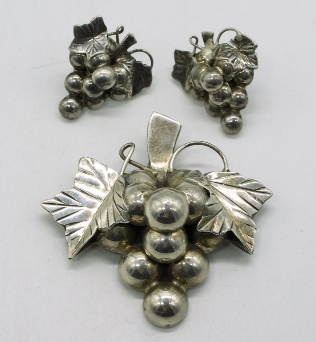 Mexico 925 Grape Pin & Earrings: Mexico Sterling, Grape pin and pierced earrings. (17.9 dwt)