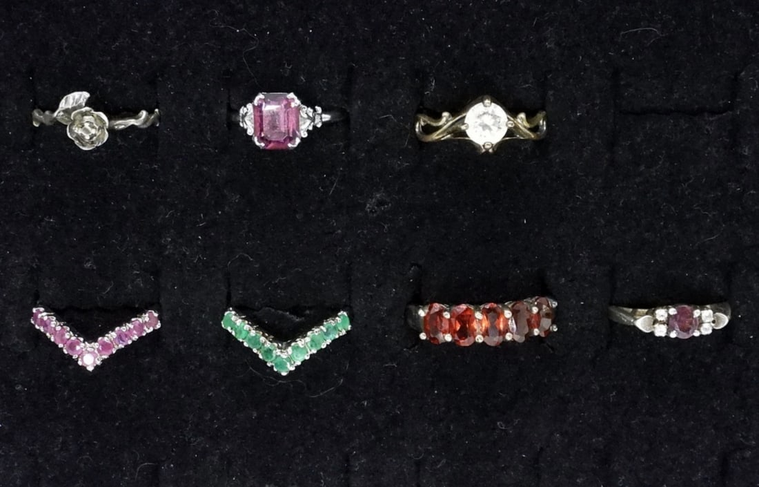 Ruby, Garnet & Emerald 925 Fashion Rings: 3 Garnet sterling rings, 6.5, 7, 10. Ruby chevron ring size 6.5. Emerald chevron ring size 6.5. Other two rings are size 7 & 7.5 (9.3 dwt)