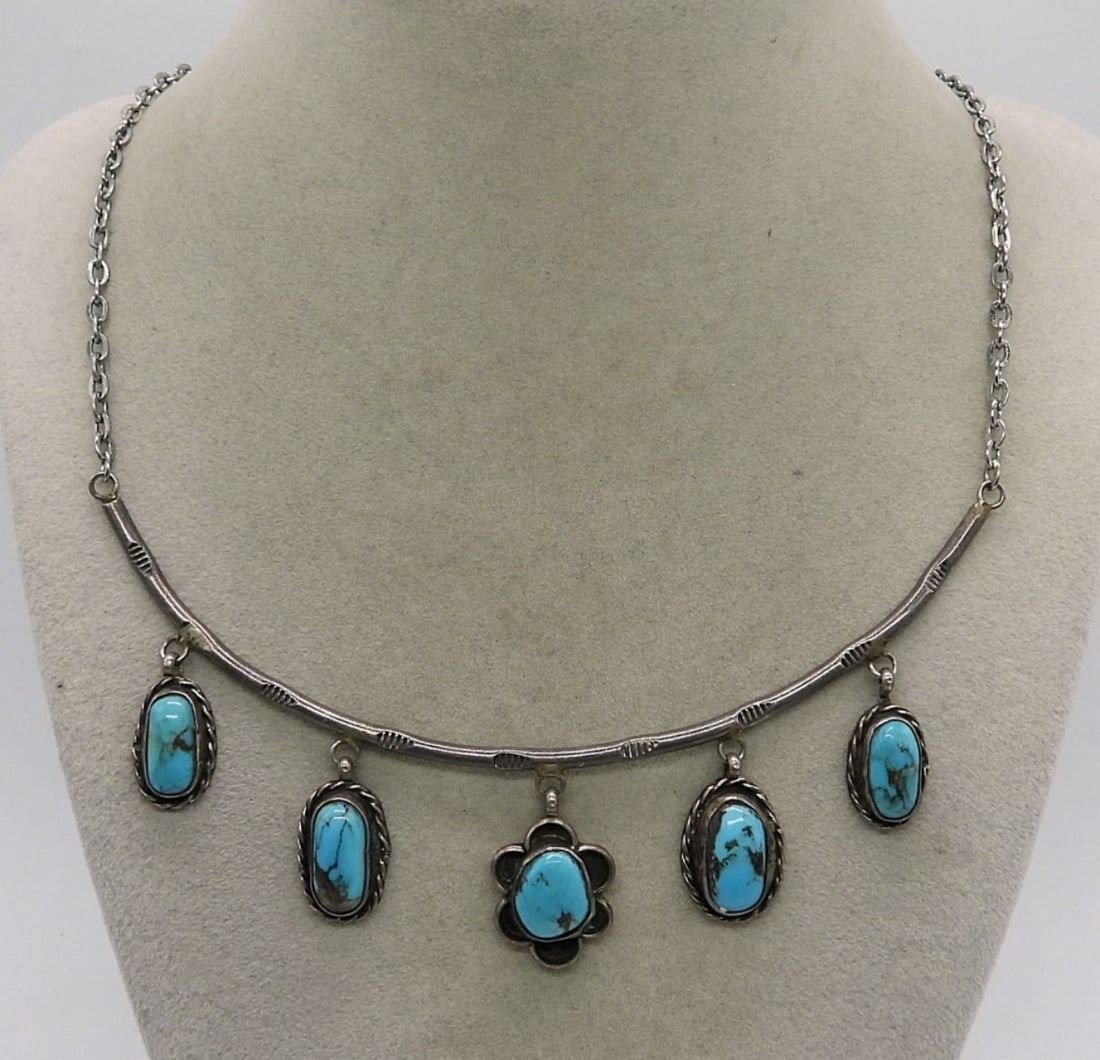 Gorgeous Sterling Turquoise Necklace: Gorgeous vintage sterling necklace with turquoise gemstones, 17" long. (12 dwt)