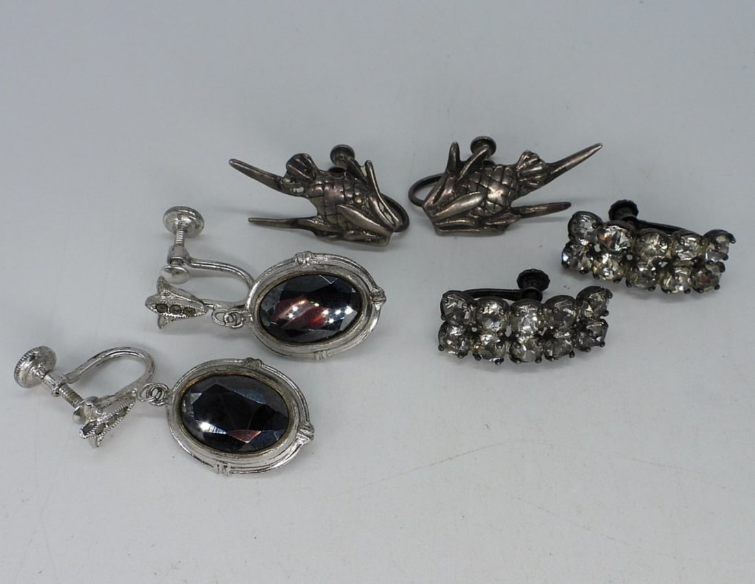 3 Pair Vintage Sterling Screw Back Earrings: Three pair of vintage sterling, screw back earrings. (9 dwt)