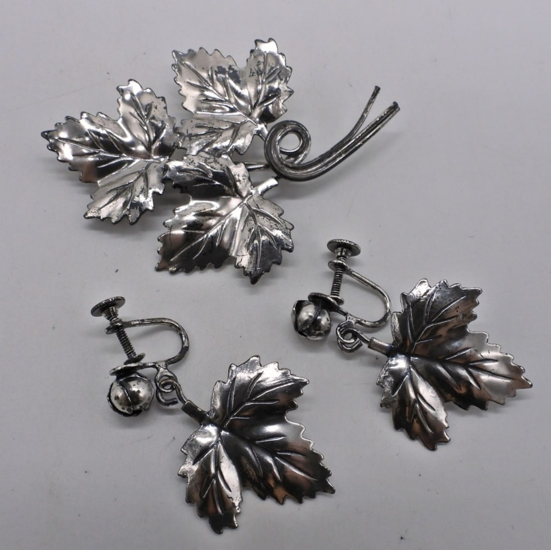 Sterling Maple Leaf Pin & Earrings: Vintage sterling maple leaf pin and screw back earrings. Brooch is 2.5" and earrings hang 1 1/4". Marked "Sterling". (6.6 dwt)