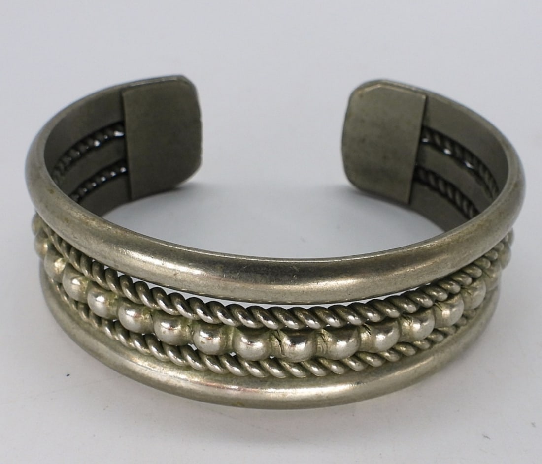 Vintage Sterling Cuff Bracelet, Signed WT: Vintage sterling cuff bracelet, marked "sterling" and signed "WT". (28.5 dwt)