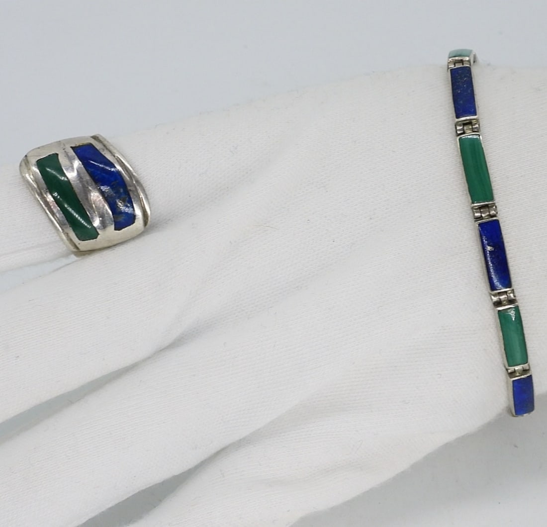 Matching 925 Malachite & Lapis Lazuli Set: Matching sterling bracelet and ring. With Malachite and Lapis Lazuli gemstones. Bracelet is 7" long and ring is size 8. (11 dwt)