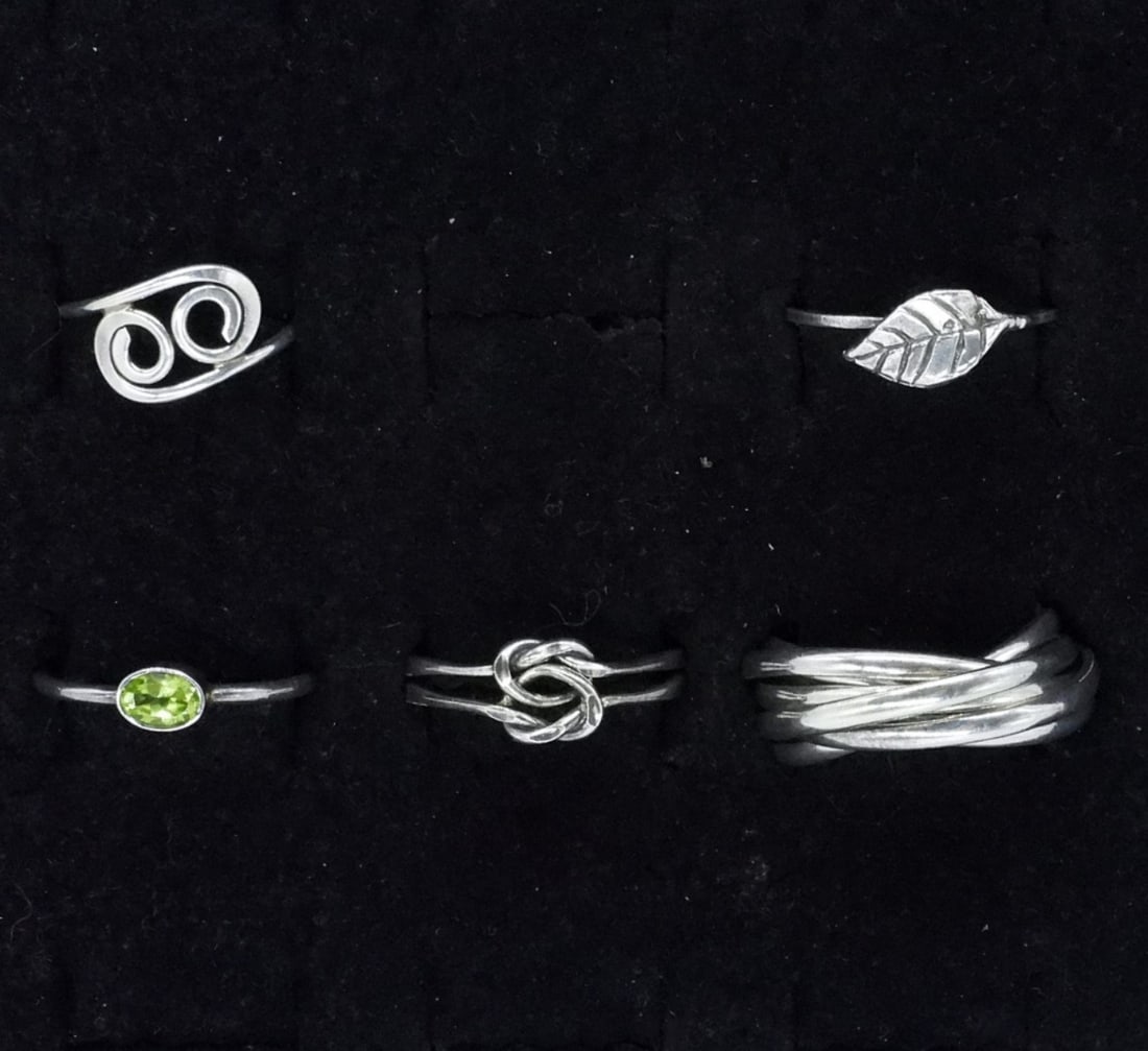 5 Cute Sterling Rings: Five cute sterling fashion rings, sizes 6-10 (13 dwt)