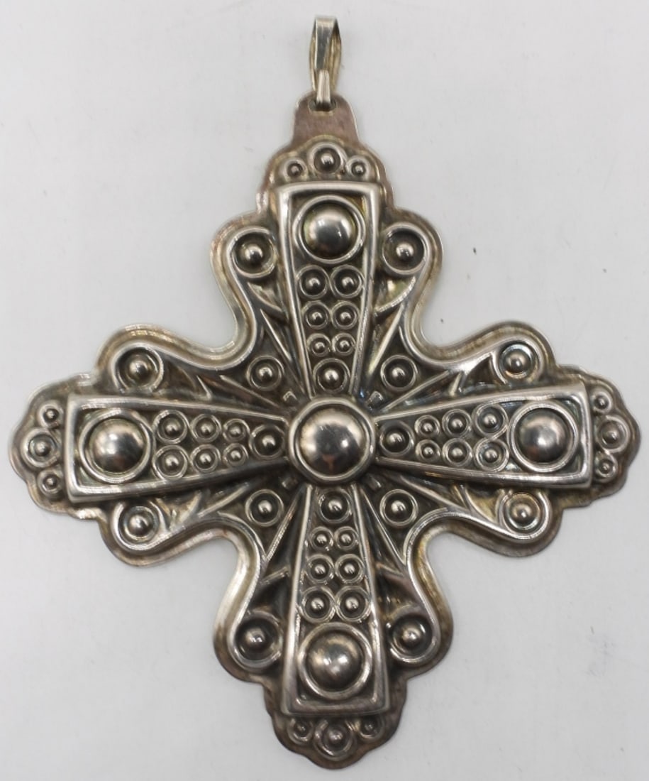 1972 Reed & Barton 925 Christmas Cross: 1972 Reed & Barton Sterling Christmas Cross, 4"x3". (11.9 dwt)