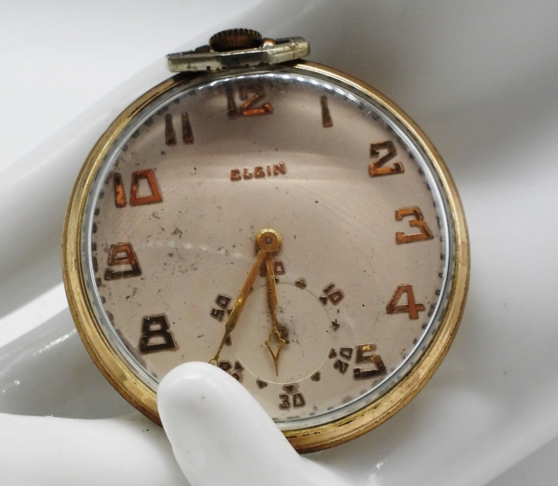 Elgin Pocket Watch 1920's: Is in working condition.