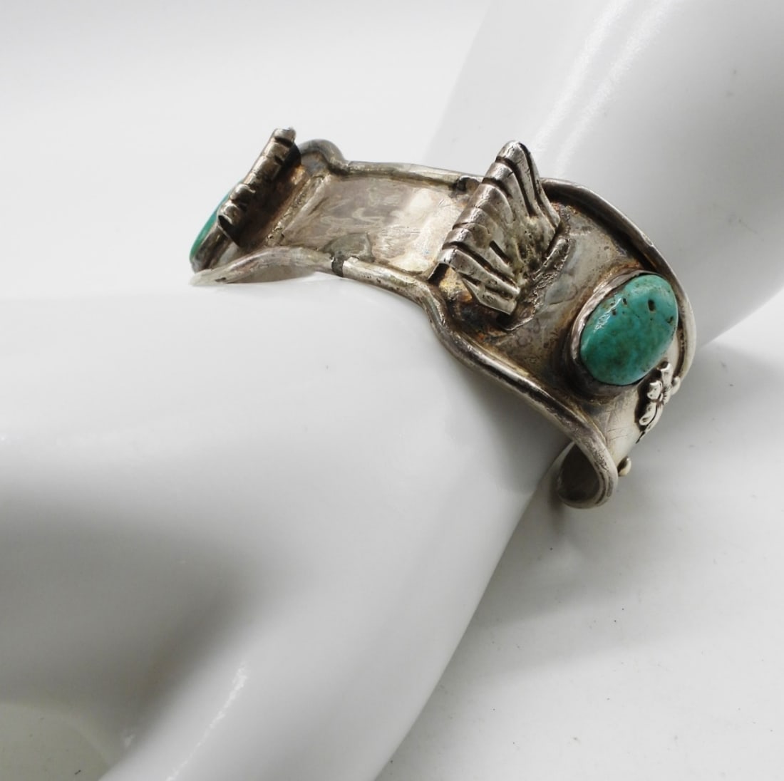 Women's Navajo Watch Cuff 30DWT: Has two turquoise on the side. Watches are not verified, authenticated, or tested in running condition unless specified.