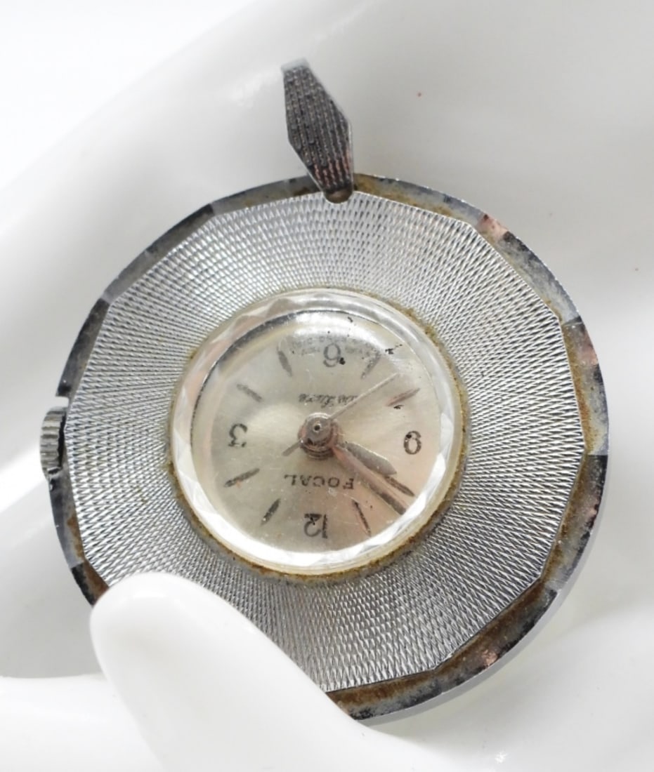 Focal De Luxe: Working! The watch has a silver-toned textured case. Watches are not verified, authenticated, or tested in running condition unless specified.