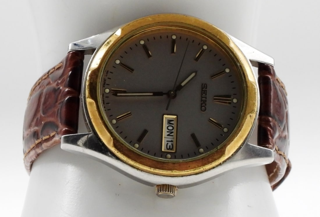 Men's Seiko Leather Watch: Glow's in the dark. Day and date. Genuine leather. 7N43-8199. Watches are not verified, authenticated, or tested in running condition unless specified.