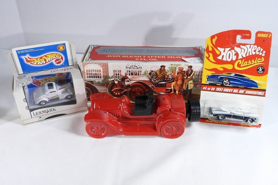 Avon Stutz After Shave Bottle & (2) Hot wheels: Avon Stutz Bearcat 1914 After Shave bottle, still full. Two hot wheels cars in boxes. 1998 Mattel Hot Wheels Lexmark car. 2005 Hot Wheels 1957 Chevy Bel Air NIB.