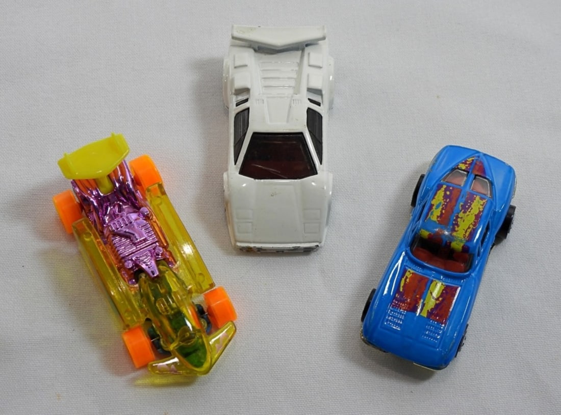 (3) Variety Racing Hot Wheels: (3) Variety racing Hot Wheels- 1979 Blue Corvette, 1994 Orange Top Speed. 1987 Lamborghini Countach. All the cars are in fair to good condition, pre owned.